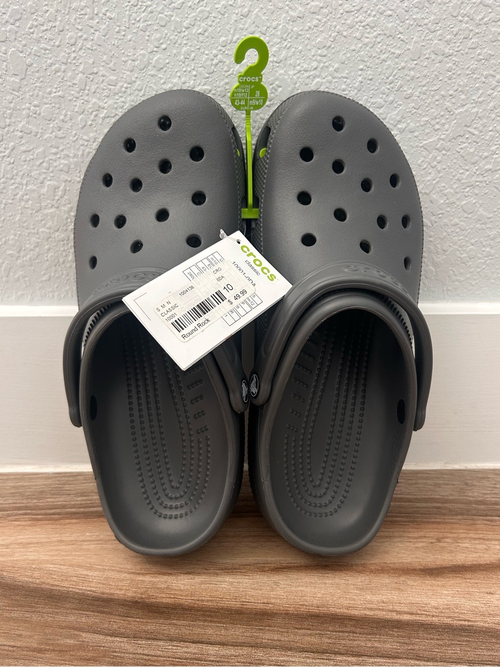 NWT Gray CROCS Men’s 10 Women’s 12 Classic Clog - Picture 3 of 10